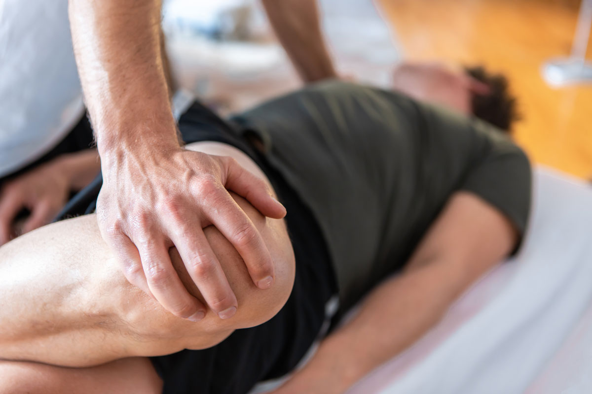 Massage-Behandlung im Therapieraum